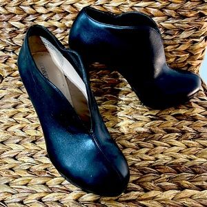 Black shoe boot, excellent condition, worn once